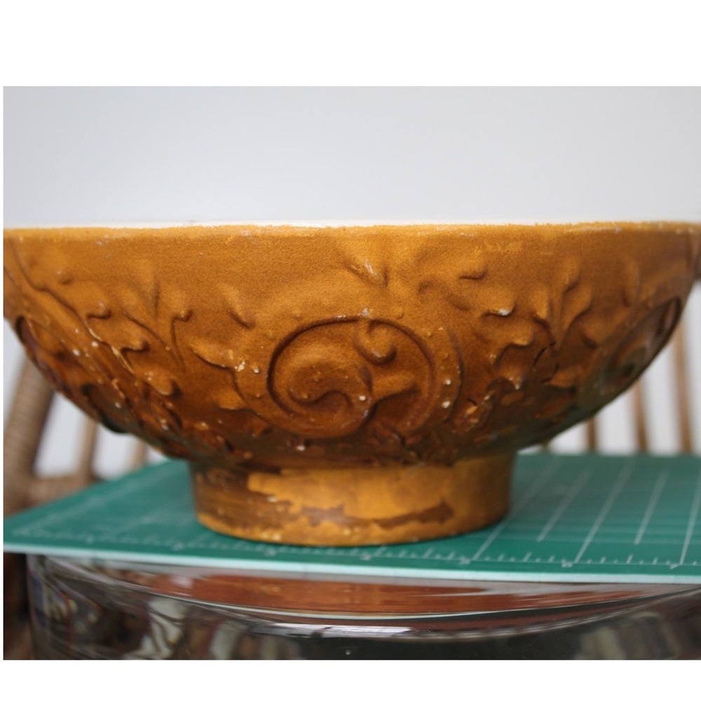 Haeger USA Embossed Scroll Footed Ceramic Serving Bowl 10 inch - Picture 4 of 16